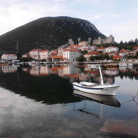 Slade 招待所 马里斯通