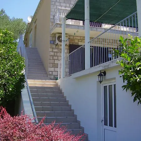 Slade 招待所 马里斯通